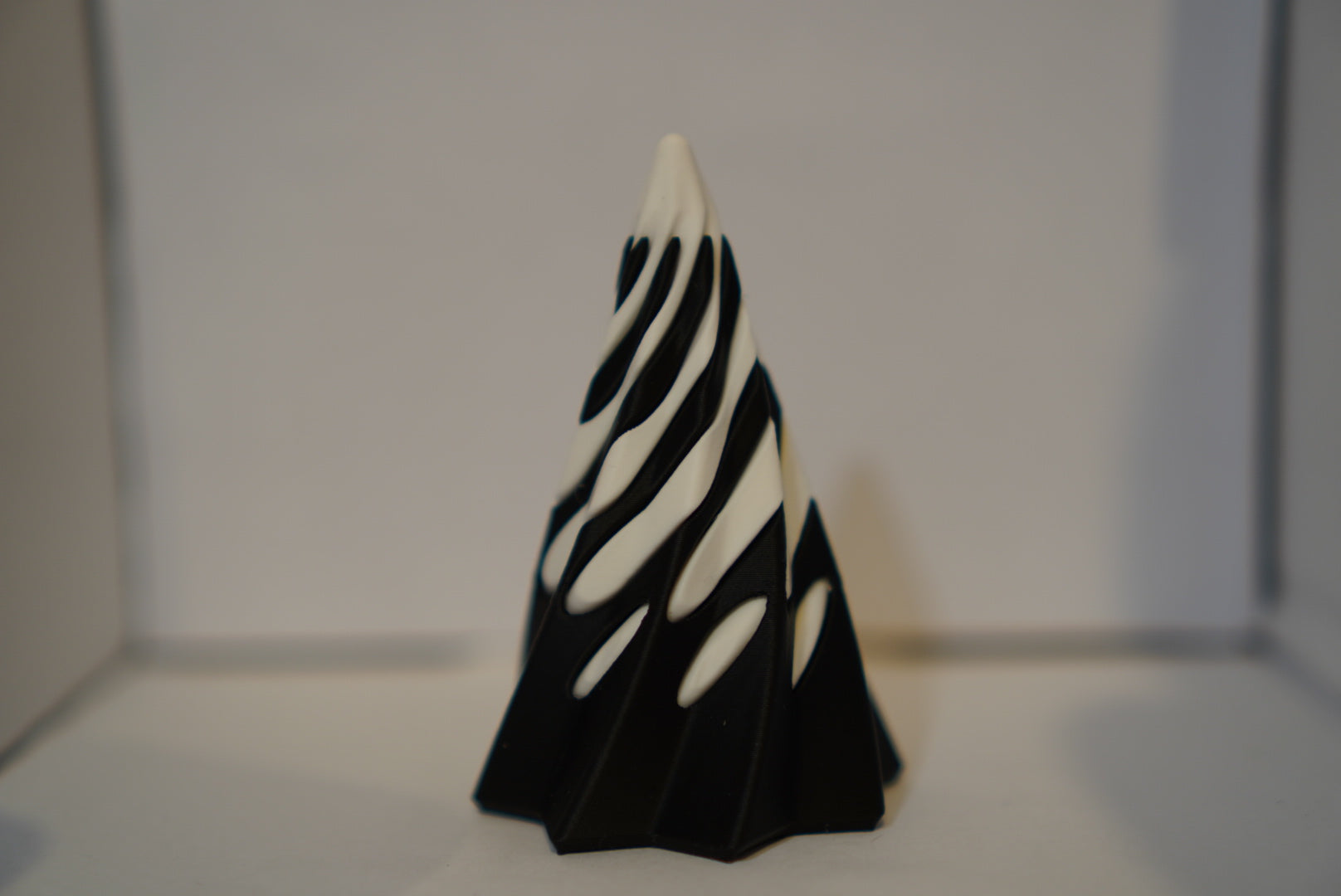 V3 Serie-Durchgangskegel-Fidget Toy